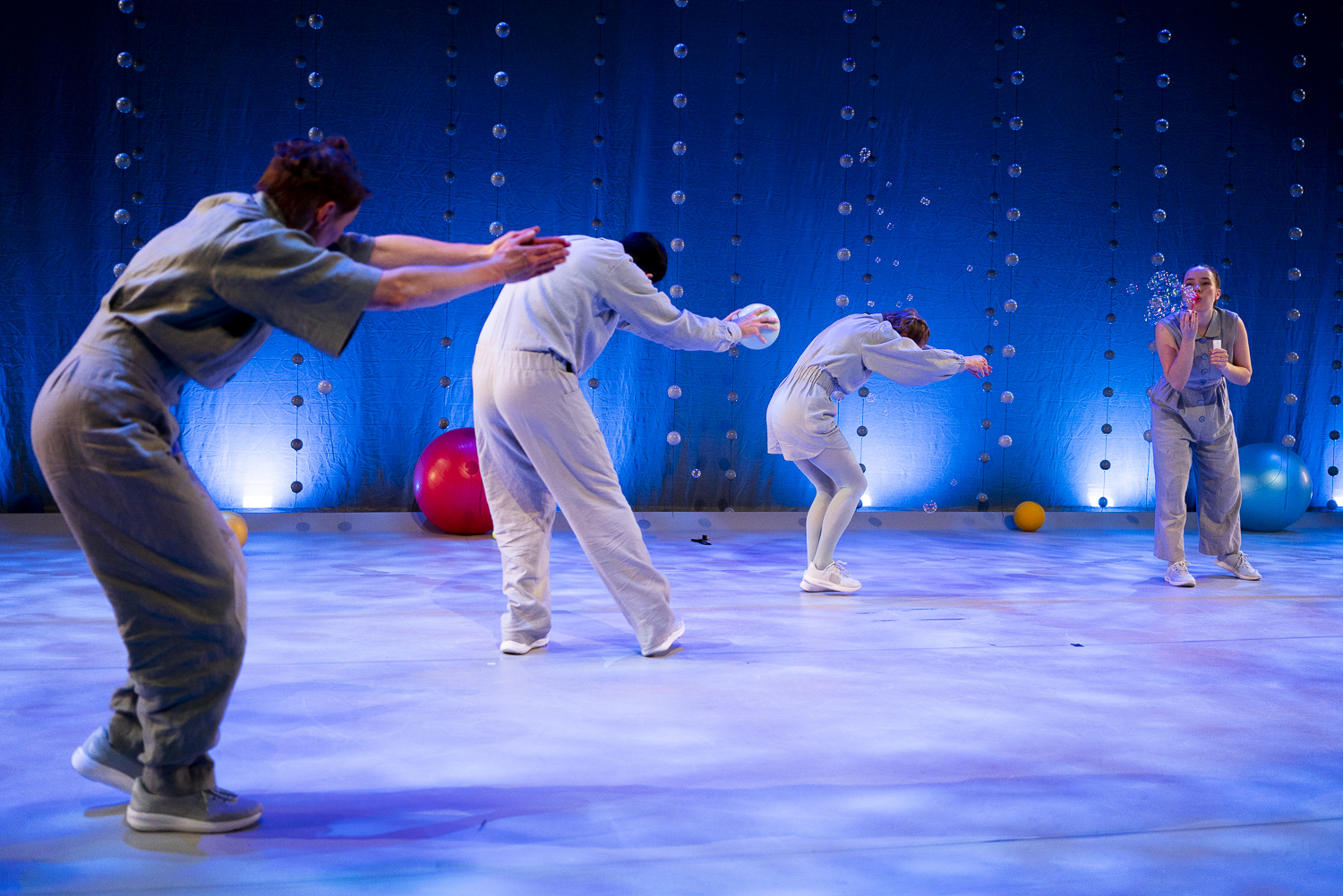 Lavastusest „Uperpall". Foto Sabine Burger