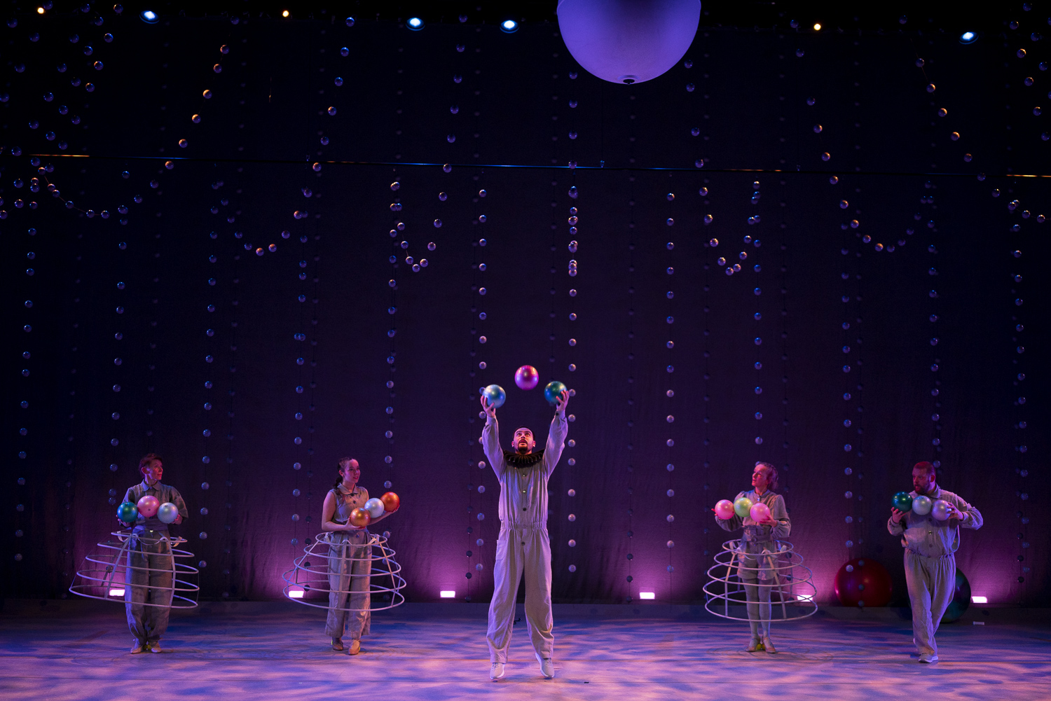 Lavastusest „Uperpall". Foto Sabine Burger